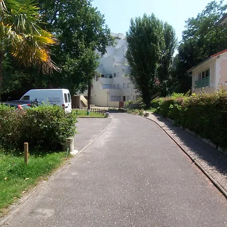 Appartement Spacieux studio rénové avec terrasse et parking privé - FR-1-374-99