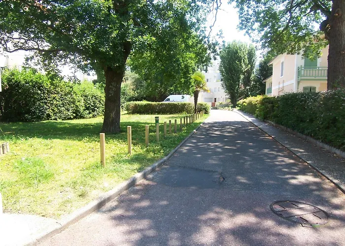 Spacieux Renove Avec Terrasse Et Parking Prive - Fr-1-374-99 *