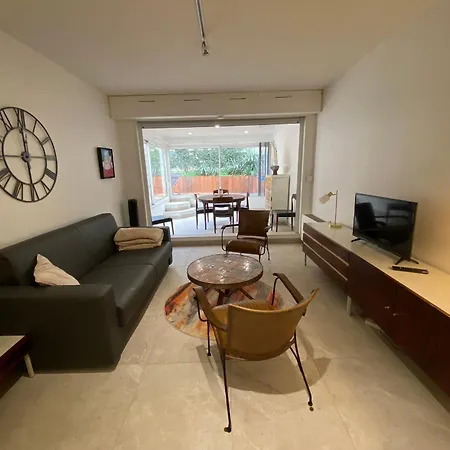 Spacieux Studio Renove Avec Terrasse Et Parking Prive - Fr-1-374-99 *