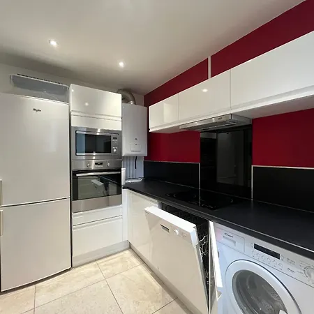 Appartamento Spacieux studio rénové avec terrasse et parking privé - FR-1-374-99 *